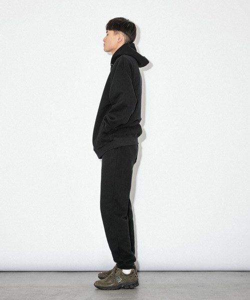 Knuu(ヌウ)の「Heavy Hooded Sweatshirt - Seam Pocket(パーカー・メンズ・ヘザーグレー/ブラック/ホワイト/ネイビー/ダークネイビー/ブラウン/マルーン・X-SMALL/SMALL/MEDIUM/LARGE/X-LARGE/XX-LARGE)」の22枚目の写真