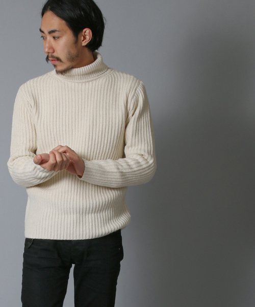 AMERICAN RAG CIE(アメリカンラグシー)の「AMERICAN RAG CIE ラムナイロン両畦タートルニット / 109-AMG-M152-KN613(ニット/セーター・メンズ・ブラック/カーキ/ホワイト・1/2)」の2枚目の写真