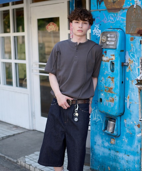 kutir(クティール)の「CONTRAST HENLEY NECK THERMAL TEE/切り替えヘンリーネックサーマルTEE(Tシャツ/カットソー・メンズ・ベージュ/ブラック/チャコールグレー・MEDIUM/LARGE)」の4枚目の写真