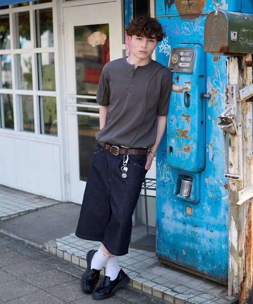 kutir(クティール)の「CONTRAST HENLEY NECK THERMAL TEE/切り替えヘンリーネックサーマルTEE(Tシャツ/カットソー・メンズ・ベージュ/ブラック/チャコールグレー・MEDIUM/LARGE)」の6枚目の写真