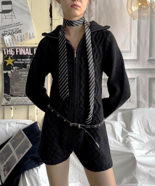 SHAGGIE（シャギー）の「【ViVi掲載】ハイネックジップケーブルニットロンパース（サロペット/オーバーオール・レディース・ブラウン/ブラック・FREE）」の3枚目の写真