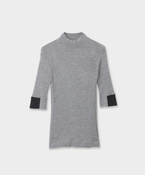 CINOH(チノ)の「SILK BOTTLE NECK TIGHT KNIT(ニット/セーター・レディース・チャコールグレー/ネイビー/ライトグレー・38)」の1枚目の写真