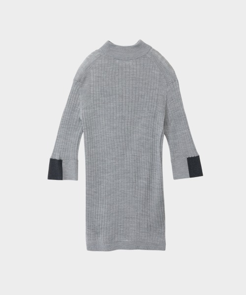 CINOH(チノ)の「SILK BOTTLE NECK TIGHT KNIT(ニット/セーター・レディース・チャコールグレー/ネイビー/ライトグレー・38)」の8枚目の写真