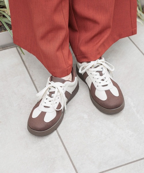 LAKOLE（ラコレ）の「配色ライトスニーカー / 572539（スニーカー・レディース・オフホワイト/ブラック・LARGE/MEDIUM）」の3枚目の写真