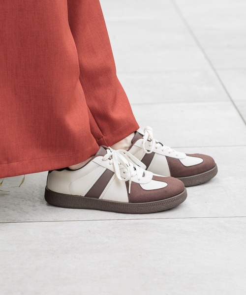 LAKOLE（ラコレ）の「配色ライトスニーカー / 572539（スニーカー・レディース・オフホワイト/ブラック・LARGE/MEDIUM）」の4枚目の写真