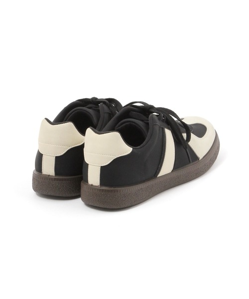 LAKOLE（ラコレ）の「配色ライトスニーカー / 572539（スニーカー・レディース・オフホワイト/ブラック・LARGE/MEDIUM）」の10枚目の写真