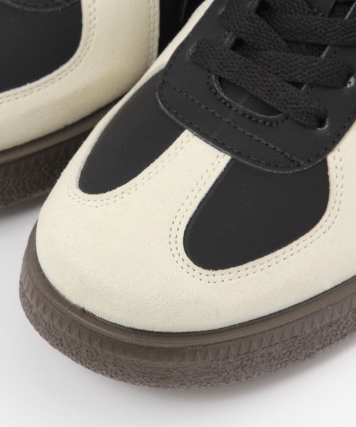 LAKOLE（ラコレ）の「配色ライトスニーカー / 572539（スニーカー・レディース・オフホワイト/ブラック・LARGE/MEDIUM）」の12枚目の写真