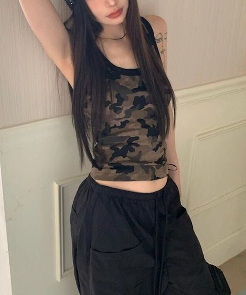 MEMECLE(メメクル)の「【 MEMECLE / メメクル 】迷彩柄タンクトップ(タンクトップ・レディース・その他・MEDIUM/LARGE/SMALL)」の1枚目の写真