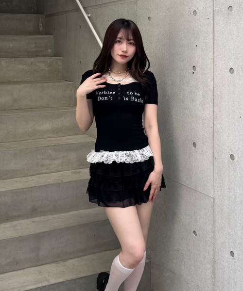 Lae(レイ)の「レースフリルロゴTシャツ(Tシャツ/カットソー・レディース・ブラック・SMALL/MEDIUM/LARGE)」の2枚目の写真