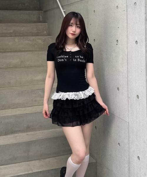 Lae(レイ)の「レースフリルロゴTシャツ(Tシャツ/カットソー・レディース・ブラック・SMALL/MEDIUM/LARGE)」の3枚目の写真