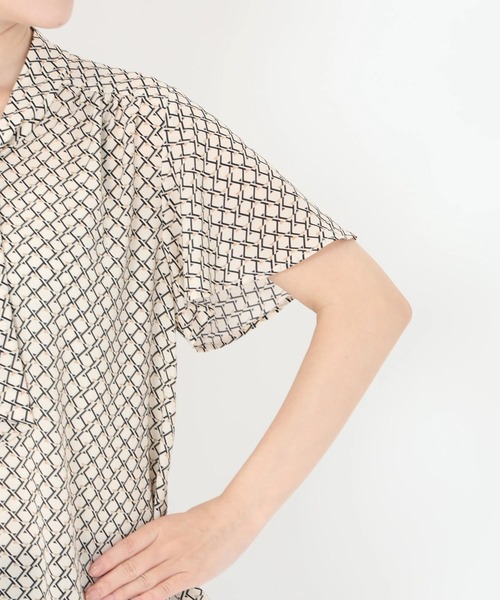 STRAWBERRY-FIELDS（ストロベリーフィールズ）の「レトロジオメトリック_幾何柄ブラウス（シャツ/ブラウス・レディース・ベージュ×ブラック/ブラック×ベージュ・2）」の13枚目の写真