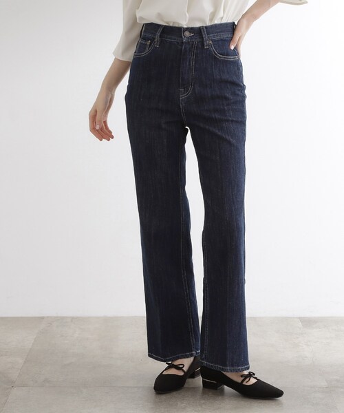 grove（グローブ）の「【美シルエット/選べる着丈】大人のためのソフトフレアーデニム（デニムパンツ・レディース・ネイビー/ブルー系その他/ブルー・03/02/00/01/04/05/22/23/21）」の2枚目の写真