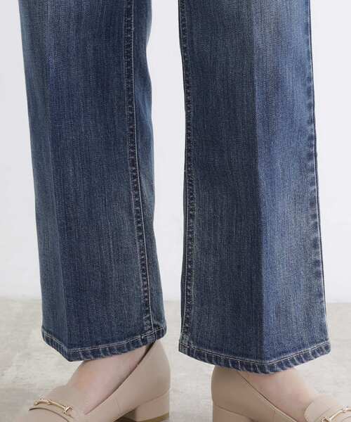 grove（グローブ）の「【美シルエット/選べる着丈】大人のためのソフトフレアーデニム（デニムパンツ・レディース・ネイビー/ブルー系その他/ブルー・03/02/00/01/04/05/22/23/21）」の6枚目の写真