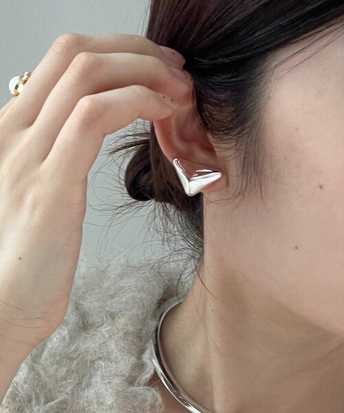 DouDou(ドゥドゥ)の「【インフルエンサーOKOCHI企画】トライアングルイヤリング(イヤリング・レディース・シルバー/ゴールド・FREE)」の10枚目の写真