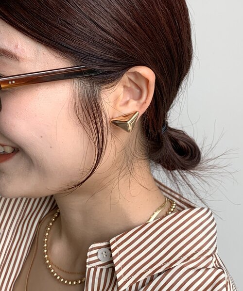 DouDou(ドゥドゥ)の「【インフルエンサーOKOCHI企画】トライアングルイヤリング(イヤリング・レディース・シルバー/ゴールド・FREE)」の6枚目の写真