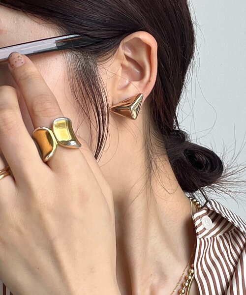 DouDou(ドゥドゥ)の「【インフルエンサーOKOCHI企画】トライアングルイヤリング(イヤリング・レディース・シルバー/ゴールド・FREE)」の7枚目の写真