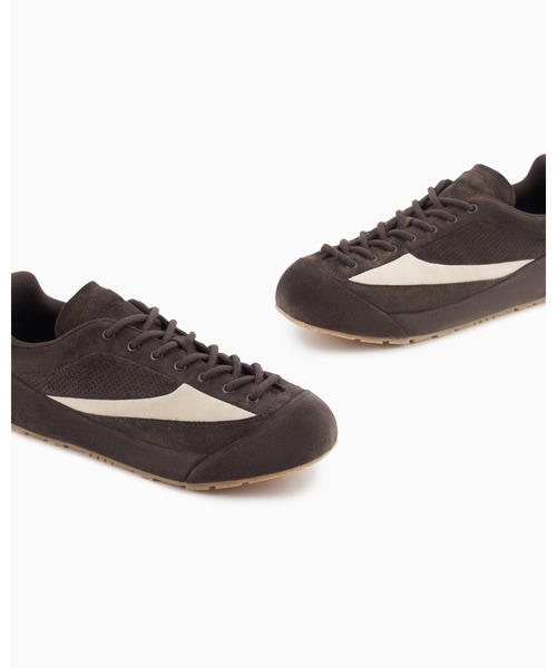 EMPORIO ARMANI（エンポリオアルマーニ）の「【エンポリオ アルマーニ】スニーカー スエード マイクロパンチングディテール（スニーカー・メンズ・ダークブラウン・7.5/7/6.5/6/9/8.5/8）」の3枚目の写真