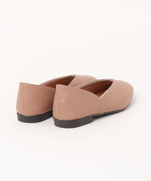 BETTY CLUB(ベティクラブ)の「【ELLE PLANET】センターシームVカットフラットパンプス(パンプス・レディース・サンドベージュ/ブラック/ピンクベージュ・M/L/LL/S)」の4枚目の写真