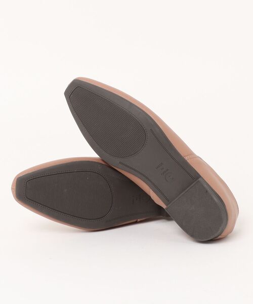 BETTY CLUB(ベティクラブ)の「【ELLE PLANET】センターシームVカットフラットパンプス(パンプス・レディース・サンドベージュ/ブラック/ピンクベージュ・M/L/LL/S)」の5枚目の写真