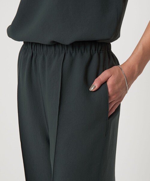 UNITED ARROWS & SONS by DAISUKE OBANA（ユナイテッドアローズアンドサンズバイダイスケオバナ）の「＜D.O UNITED ARROWS BY DAISUKE OBANA for WOMEN＞ Ⅰ CR WIDE PANTS/パンツ（その他パンツ・レディース・ブラック/ダークグリーン・M/S）」の16枚目の写真