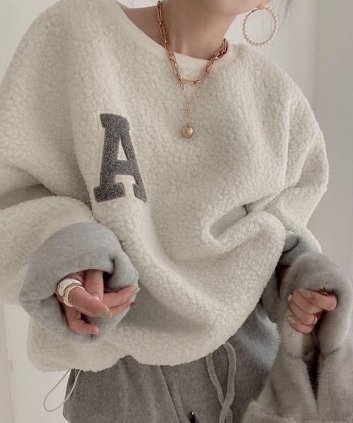 2ly2(トゥーリートゥー)の「ふわもこ感が可愛い♪ロゴ入りボアトップス(その他トップス・レディース・ブラウン/ホワイト/ピンク・FREE)」の1枚目の写真