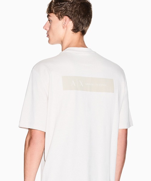 ARMANI EXCHANGE（アルマーニエクスチェンジ）の「【A|X アルマーニ エクスチェンジ】バックロゴ 半袖クルーネックTシャツ/REGULAR+（Tシャツ/カットソー・メンズ・ストーン/ブラック/チャコールグレー・LARGE/MEDIUM/SMALL/X-LARGE/X-SMALL/XX-LARGE）」の2枚目の写真