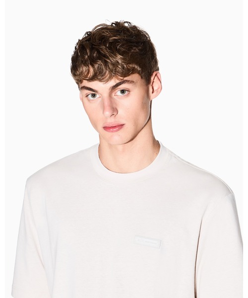ARMANI EXCHANGE（アルマーニエクスチェンジ）の「【A|X アルマーニ エクスチェンジ】バックロゴ 半袖クルーネックTシャツ/REGULAR+（Tシャツ/カットソー・メンズ・ストーン/ブラック/チャコールグレー・LARGE/MEDIUM/SMALL/X-LARGE/X-SMALL/XX-LARGE）」の8枚目の写真