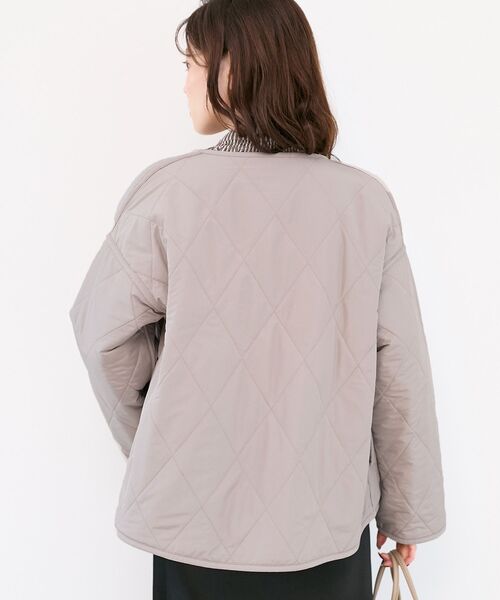 le.coeur blanc(ルクールブラン)の「リバーシブルタフタ×ファーキルトジャケット(その他アウター・レディース・グレイッシュベージュ/ブラウン・38)」の22枚目の写真