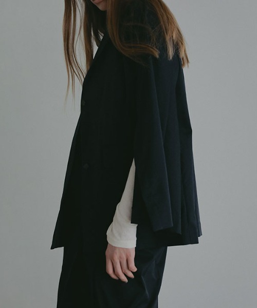 ETRE TOKYO（エトレトウキョウ）の「スリットスリーブジャケット（テーラードジャケット・レディース・ベージュ/ネイビー・S/M）」の6枚目の写真