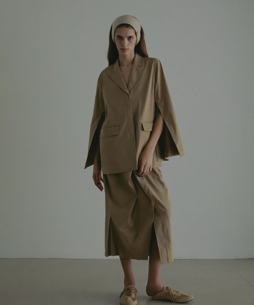 ETRE TOKYO（エトレトウキョウ）の「スリットスリーブジャケット（テーラードジャケット・レディース・ベージュ/ネイビー・S/M）」の9枚目の写真