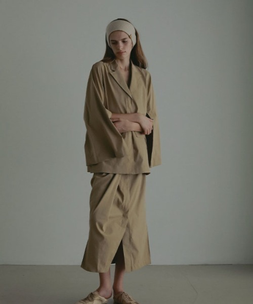 ETRE TOKYO（エトレトウキョウ）の「スリットスリーブジャケット（テーラードジャケット・レディース・ベージュ/ネイビー・S/M）」の10枚目の写真