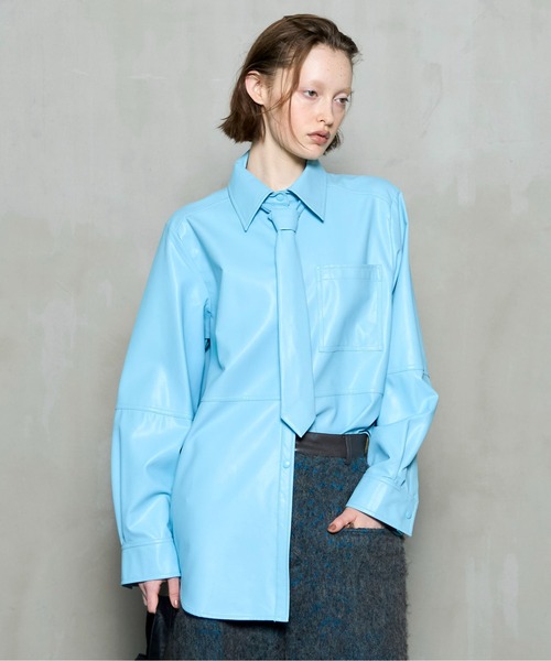MAISON SPECIAL(メゾンスペシャル)の「Vegan Leather Tie Shirt / ヴィーガンレザーネクタイシャツ(シャツ/ブラウス・レディース・ブラック/ブルー/オフホワイト/ブラウン・FREE)」の4枚目の写真