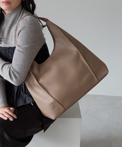 GUSCIO(グッシオ)の「【グッシオベーシック】ピンタックワンハンドルトートバッグ(トートバッグ・レディース・ベージュ/ダークブラウン/キャメル/ブラック・FREE)」の3枚目の写真