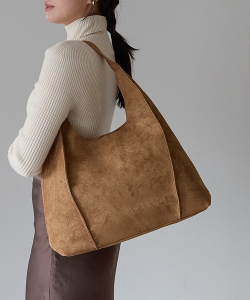 GUSCIO(グッシオ)の「【グッシオベーシック】ピンタックワンハンドルトートバッグ(トートバッグ・レディース・ベージュ/ダークブラウン/キャメル/ブラック・FREE)」の4枚目の写真