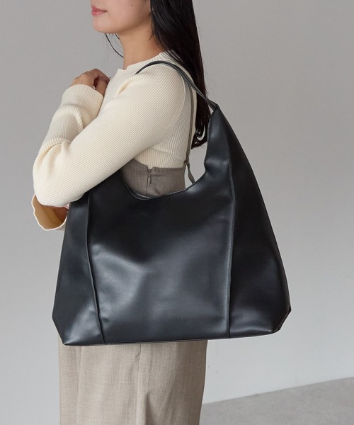 GUSCIO(グッシオ)の「【グッシオベーシック】ピンタックワンハンドルトートバッグ(トートバッグ・レディース・ベージュ/ダークブラウン/キャメル/ブラック・FREE)」の2枚目の写真