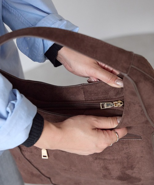 GUSCIO(グッシオ)の「【グッシオベーシック】ピンタックワンハンドルトートバッグ(トートバッグ・レディース・ベージュ/ダークブラウン/キャメル/ブラック・FREE)」の13枚目の写真