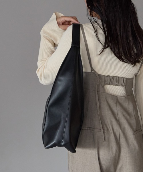 GUSCIO(グッシオ)の「【グッシオベーシック】ピンタックワンハンドルトートバッグ(トートバッグ・レディース・ベージュ/ダークブラウン/キャメル/ブラック・FREE)」の7枚目の写真