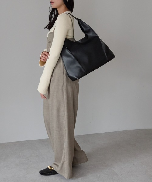 GUSCIO(グッシオ)の「【グッシオベーシック】ピンタックワンハンドルトートバッグ(トートバッグ・レディース・ベージュ/ダークブラウン/キャメル/ブラック・FREE)」の11枚目の写真