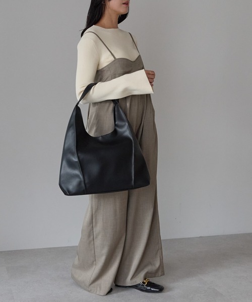 GUSCIO(グッシオ)の「【グッシオベーシック】ピンタックワンハンドルトートバッグ(トートバッグ・レディース・ベージュ/ダークブラウン/キャメル/ブラック・FREE)」の18枚目の写真