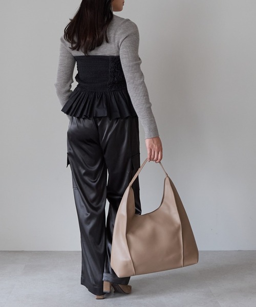 GUSCIO(グッシオ)の「【グッシオベーシック】ピンタックワンハンドルトートバッグ(トートバッグ・レディース・ベージュ/ダークブラウン/キャメル/ブラック・FREE)」の22枚目の写真