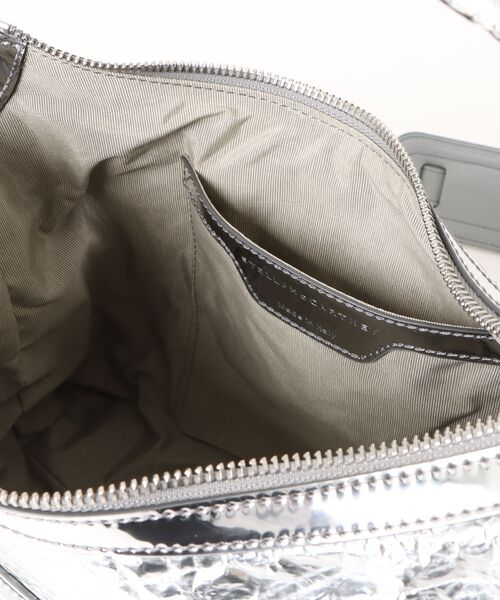 STELLA McCARTNEY(ステラマッカートニー)の「Dartmoor Crossbody Bag / Dartmoor クロスボディバッグ(ショルダーバッグ・レディース・シルバー・ONE SIZE)」の4枚目の写真