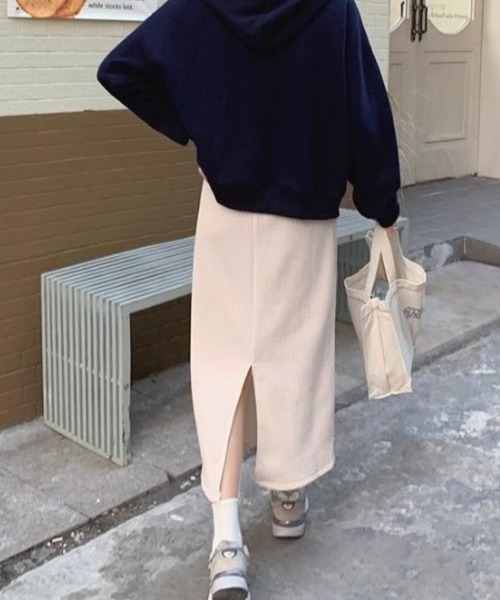cammie(キャミー)の「コーデュロイミドル丈スカート(スカート・レディース・マスタード/ブラック/ホワイト・L/M)」の4枚目の写真