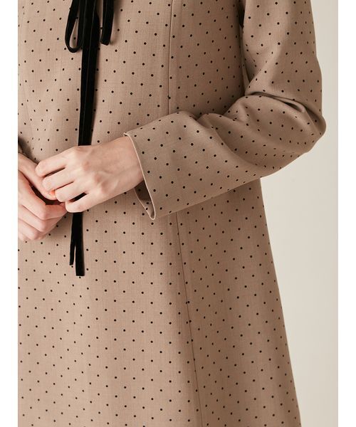 LILY BROWN（リリーブラウン）の「ラッフルカラー付きミニワンピース（ワンピース・レディース・モカ/グレー/ブラック・0/1）」の12枚目の写真