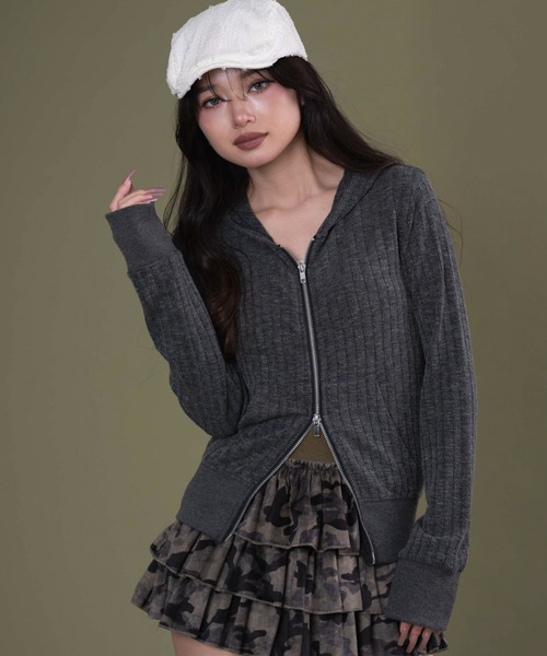 dispark（ディスパーク）の「DISPARK/フードラインストーンジップパーカー（パーカー・レディース・カーキ/チャコール・FREE）」の2枚目の写真