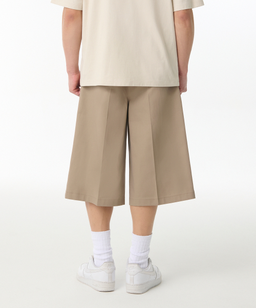 MUSINSA STANDARD（ムシンサスタンダード）の「ヘビーウェイト CP ワンタック ロングバミューダパンツ [ベージュ]（その他パンツ・メンズ・その他・29/30/31/33/26/27/28/40/38/42/36/34/32）」の2枚目の写真
