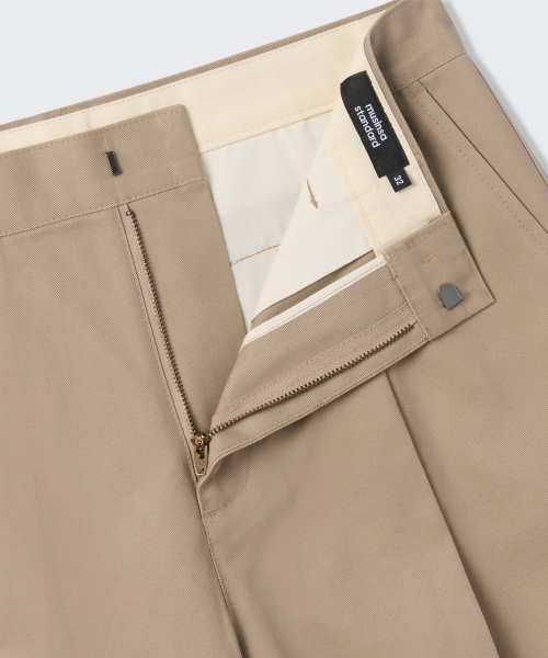 MUSINSA STANDARD（ムシンサスタンダード）の「ヘビーウェイト CP ワンタック ロングバミューダパンツ [ベージュ]（その他パンツ・メンズ・その他・29/30/31/33/26/27/28/40/38/42/36/34/32）」の3枚目の写真