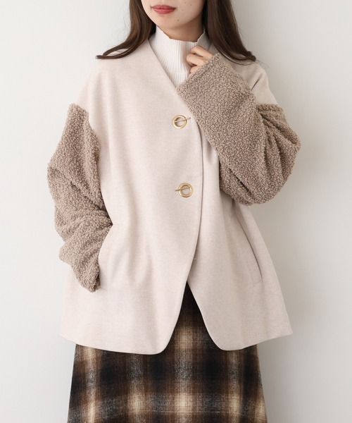 Anna Nicola(アンナニコラ)の「Anna Nicola ボア切替エコウールコート(ノーカラーコート・レディース・グレイッシュベージュ/ブラック/モカ・38)」の1枚目の写真