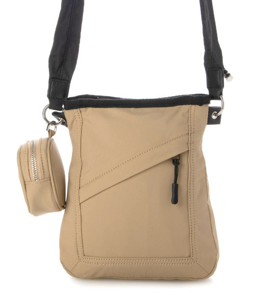 cache cache(カシュ カシュ)の「カシュカシュ cachecache / ミニポーチ付きギャザーショルダーナイロンバッグ(ショルダーバッグ・レディース・ベージュ/イエロー/ブラック・FREE)」の1枚目の写真