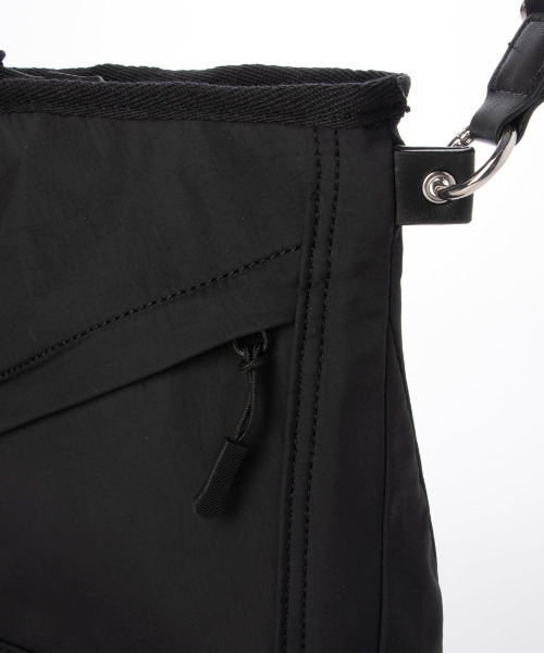cache cache(カシュ カシュ)の「カシュカシュ cachecache / ミニポーチ付きギャザーショルダーナイロンバッグ(ショルダーバッグ・レディース・ベージュ/イエロー/ブラック・FREE)」の7枚目の写真