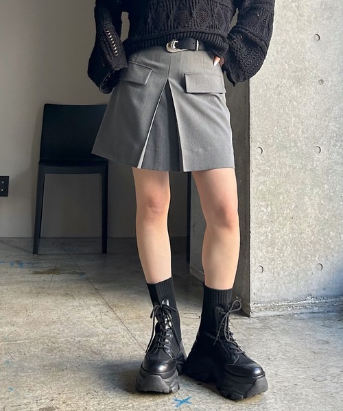 PAGEBOY（ページボーイ）の「フラップBOXミニスカート（スカート・レディース・グレー/ブラウン系その他/ブラック・FREE）」の2枚目の写真